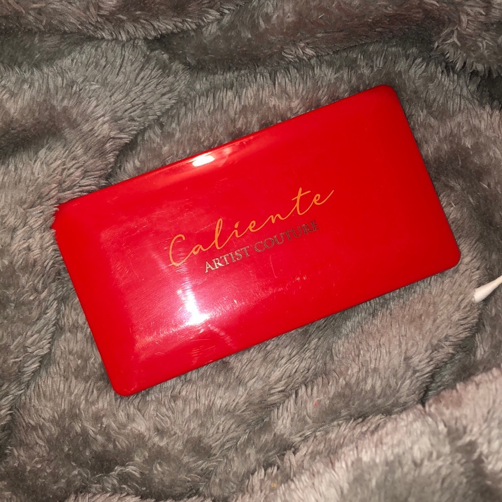 Artist Couture Caliente eyeshadow palette